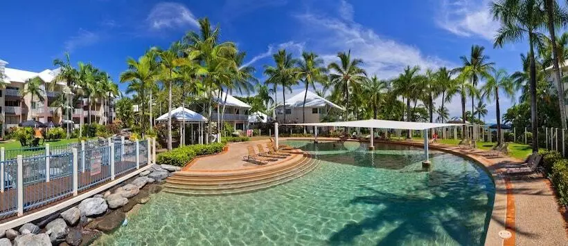 酒店 Coral Sands Beachfront Resort