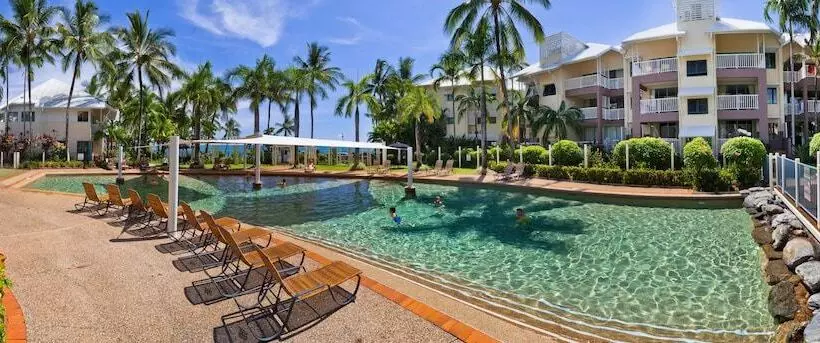 酒店 Coral Sands Beachfront Resort