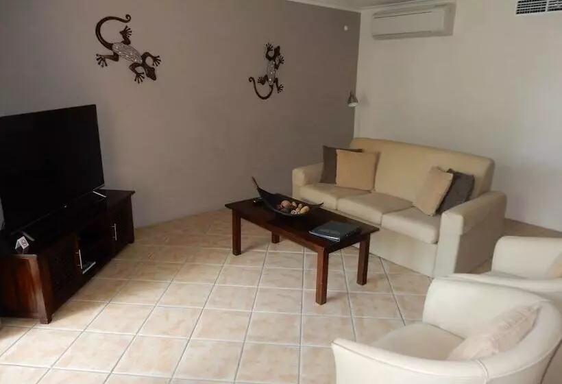 酒店 Coral Sands Beachfront Resort