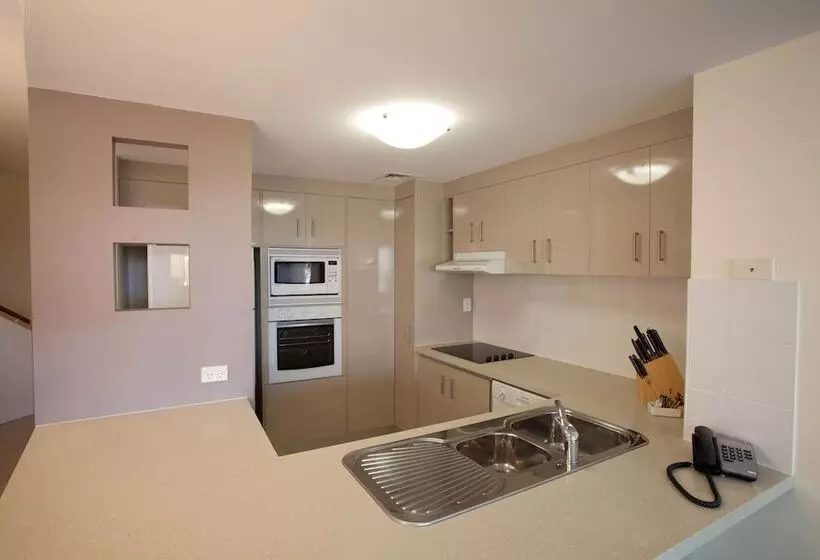 酒店 Coral Sands Beachfront Resort