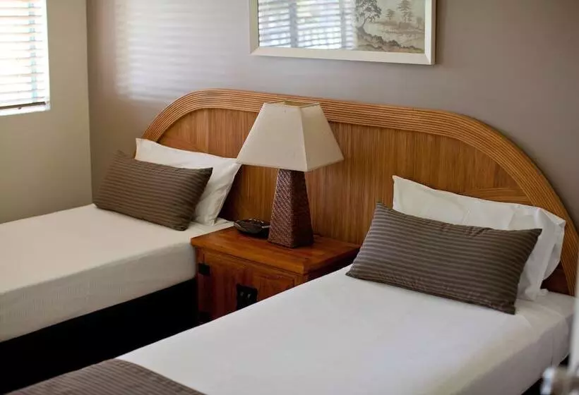 酒店 Coral Sands Beachfront Resort