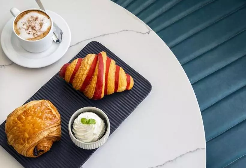 هتل Crowne Plaza Resort Guam