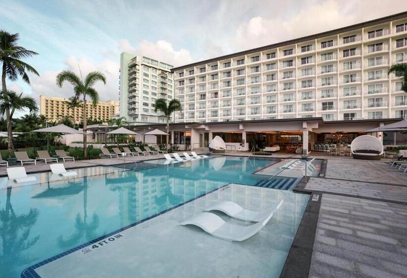 בית מלון כפרי Crowne Plaza Resort Guam