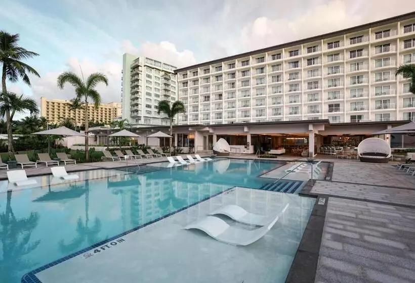 هتل Crowne Plaza Resort Guam
