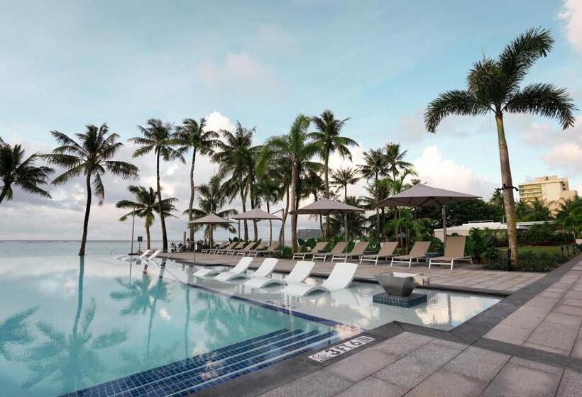 בית מלון כפרי Crowne Plaza Resort Guam