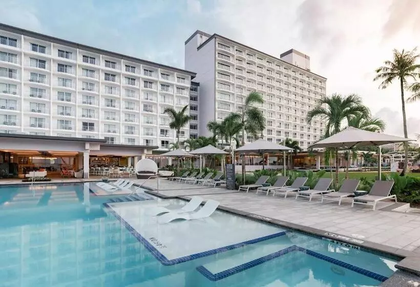 هتل Crowne Plaza Resort Guam