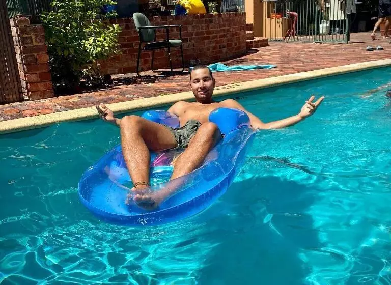 בית מלון כפרי Sundancer Backpackers Hostel