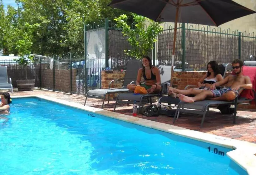 בית מלון כפרי Sundancer Backpackers Hostel