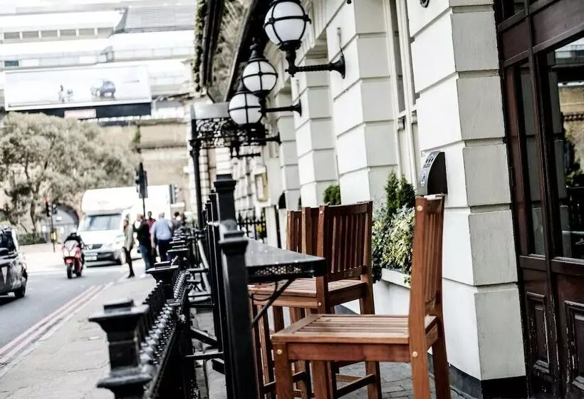 ホテル The Mad Hatter