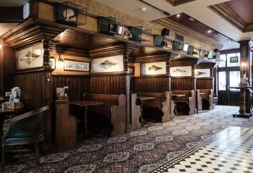 ホテル The Mad Hatter