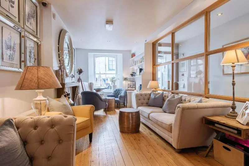 Отель The Old Quay House