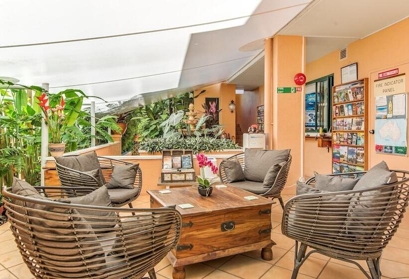 Martinique On Macrossan