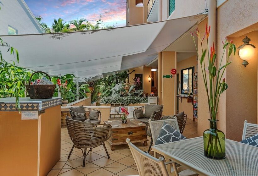 Martinique On Macrossan