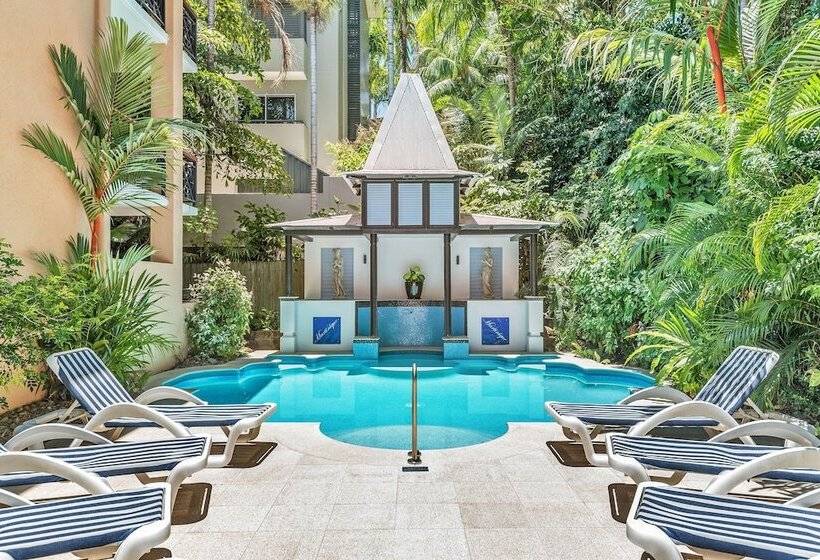 Martinique On Macrossan