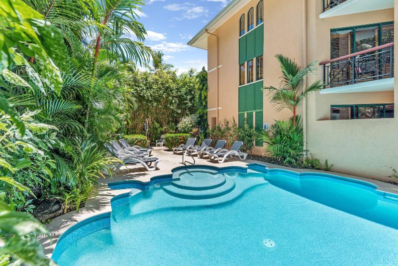 Martinique On Macrossan