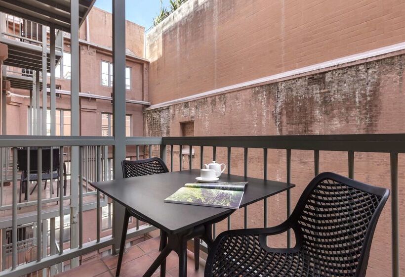 Oaks Sydney Goldsbrough Suites