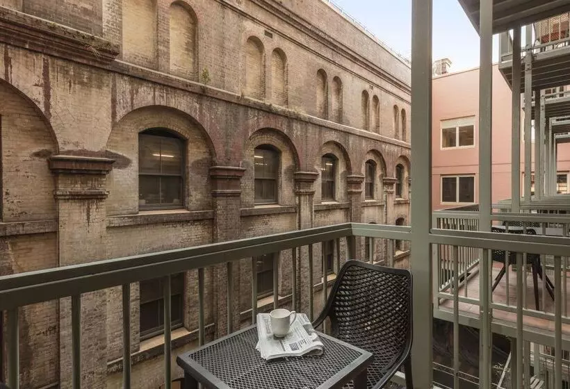 Oaks Sydney Goldsbrough Suites