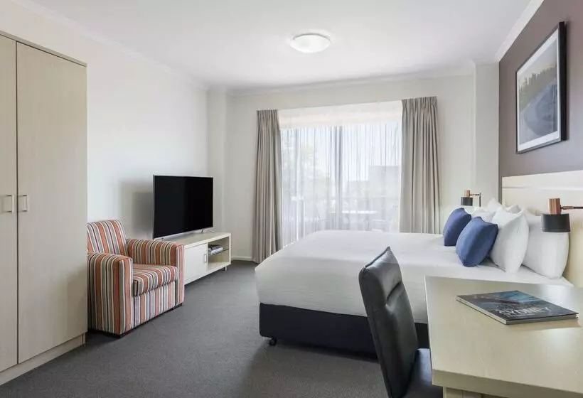 Oaks Sydney Goldsbrough Suites