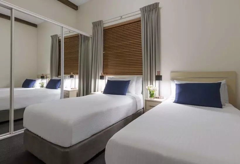 Oaks Sydney Goldsbrough Suites