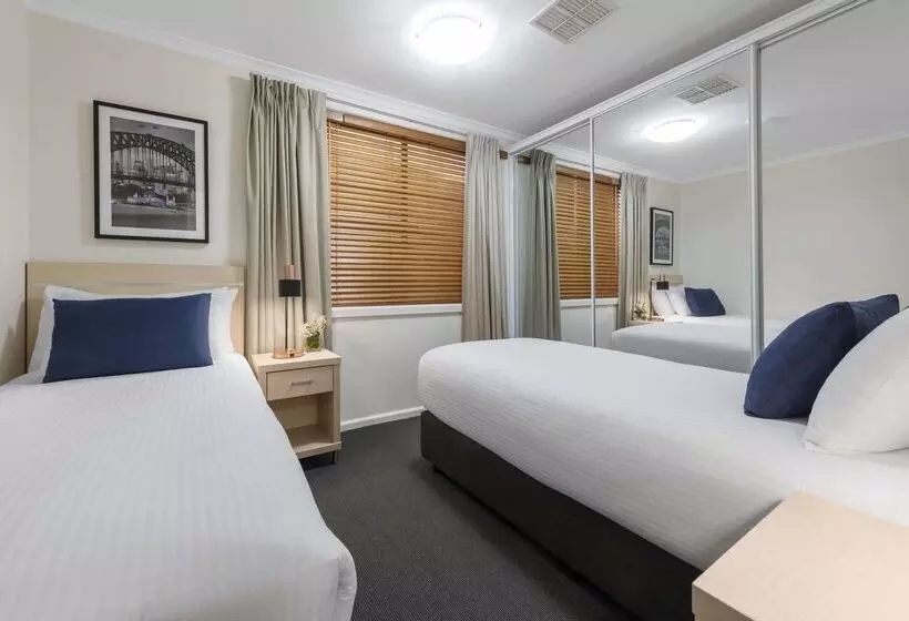 Oaks Sydney Goldsbrough Suites