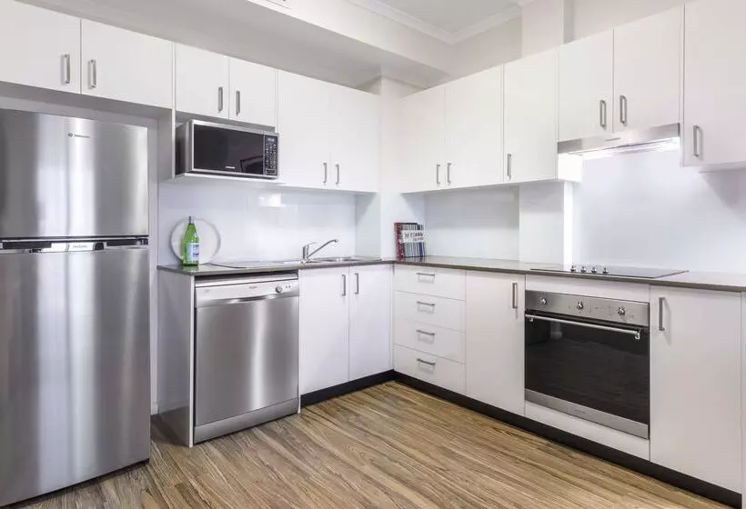 Oaks Sydney Goldsbrough Suites