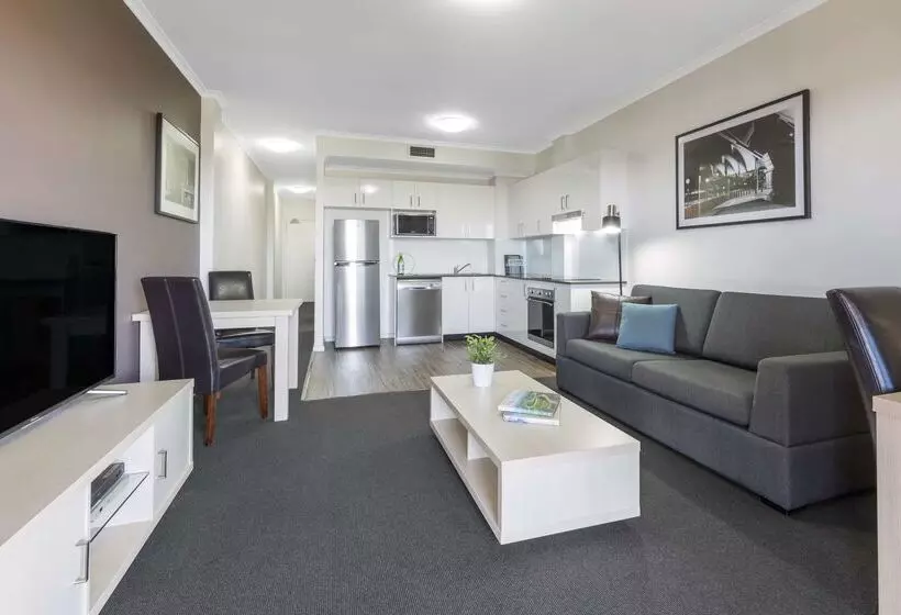 Oaks Sydney Goldsbrough Suites