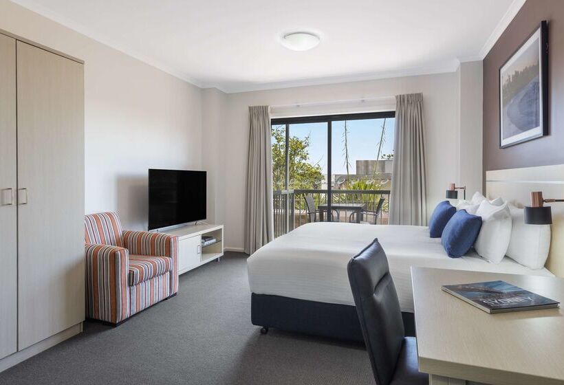 Oaks Sydney Goldsbrough Suites