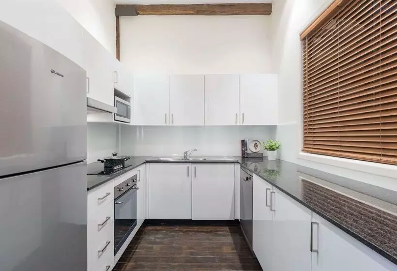 Oaks Sydney Goldsbrough Suites