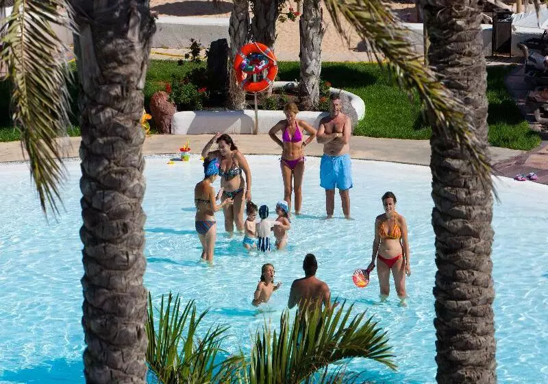 استراحتگاه Gran Castillo Tagoro Family & Fun Playa Blanca