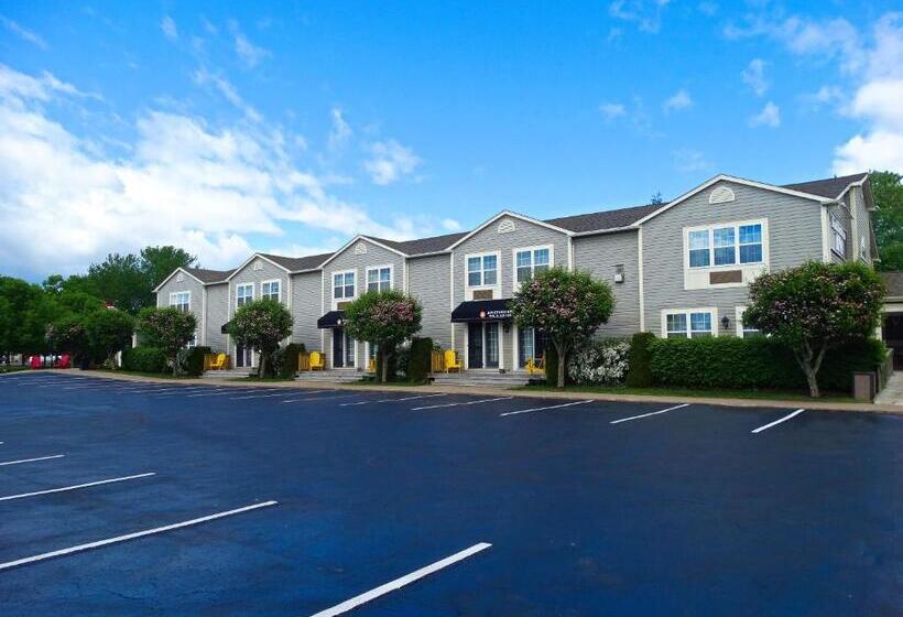 Отель Amsterdam Inn & Suites Sussex