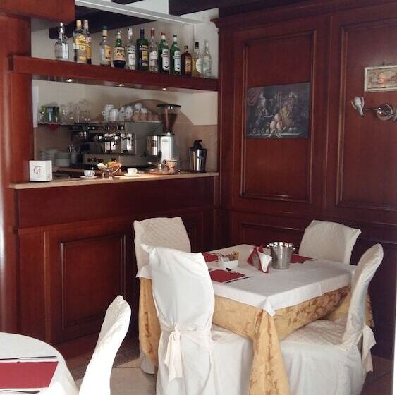 Отель Corte Estense