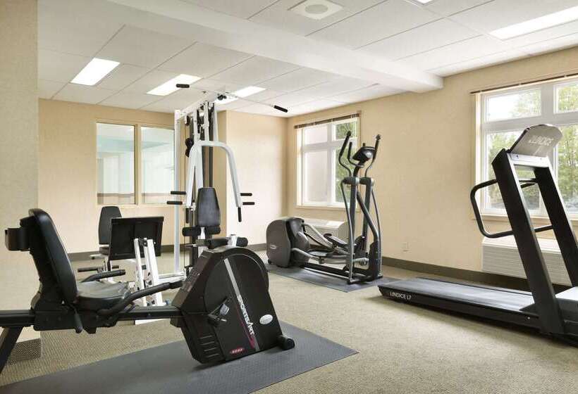 Отель Days Inn By Wyndham Orillia