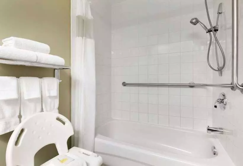 酒店 Days Inn By Wyndham Orillia