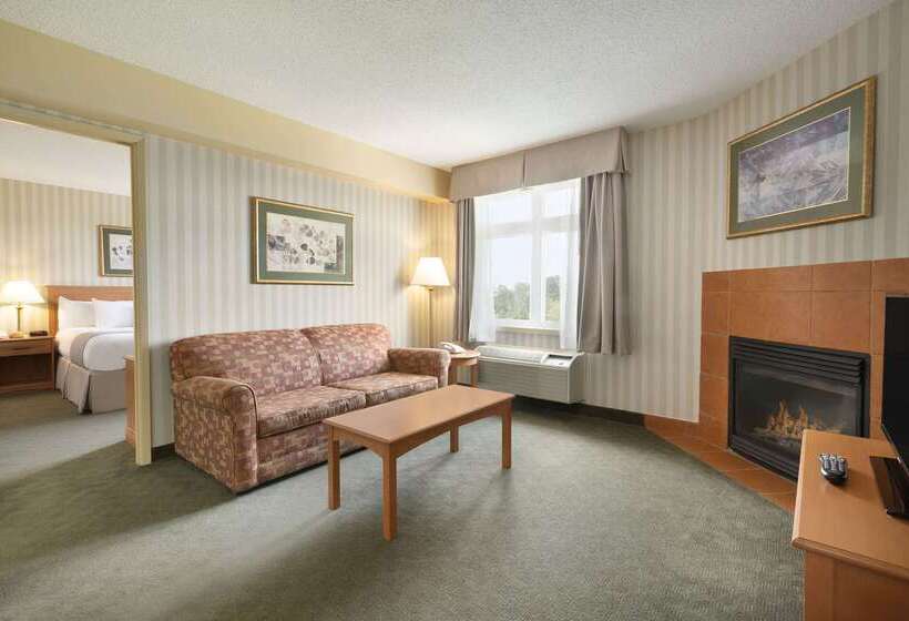 Отель Days Inn By Wyndham Orillia