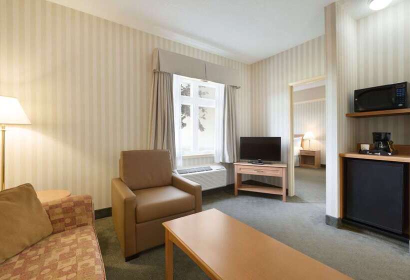 Отель Days Inn By Wyndham Orillia