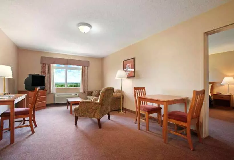 בית מלון כפרי Days Inn By Wyndham Oromocto Conference Centre