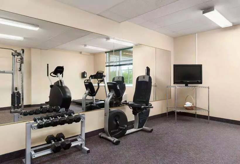 בית מלון כפרי Days Inn By Wyndham Oromocto Conference Centre