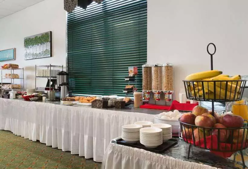 בית מלון כפרי Days Inn By Wyndham Oromocto Conference Centre