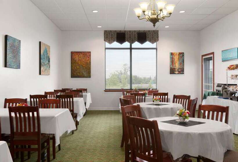 Hotelli Days Inn By Wyndham Oromocto Conference Centre