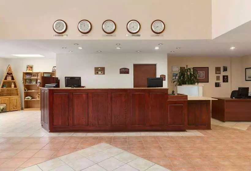 בית מלון כפרי Days Inn By Wyndham Oromocto Conference Centre