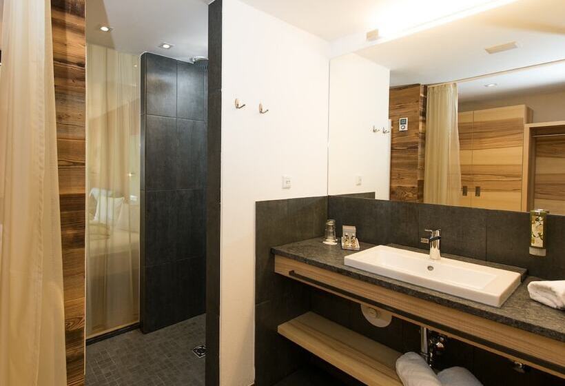 هتل Der Löwe Lebe Frei