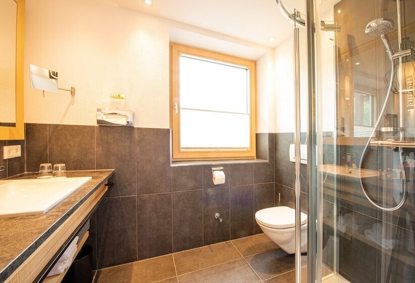 هتل Der Löwe Lebe Frei