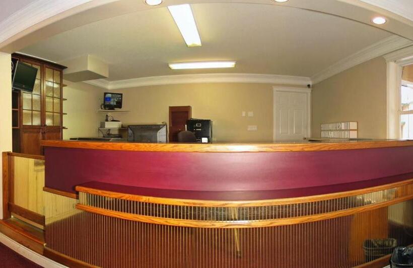 호텔 Travelodge By Wyndham Merritt