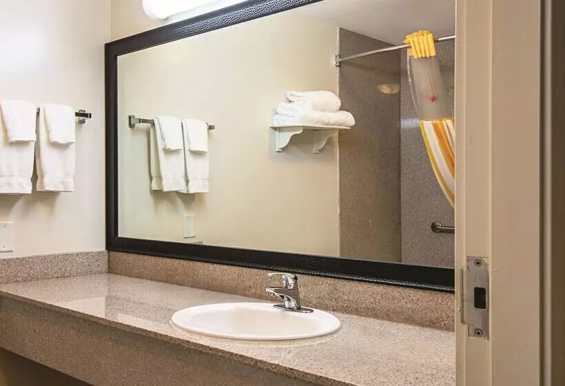 Hotel La Quinta Inn By Wyndham Vancouver Airport