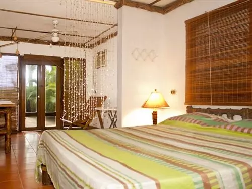 هتل Los Cobanos Village Lodge