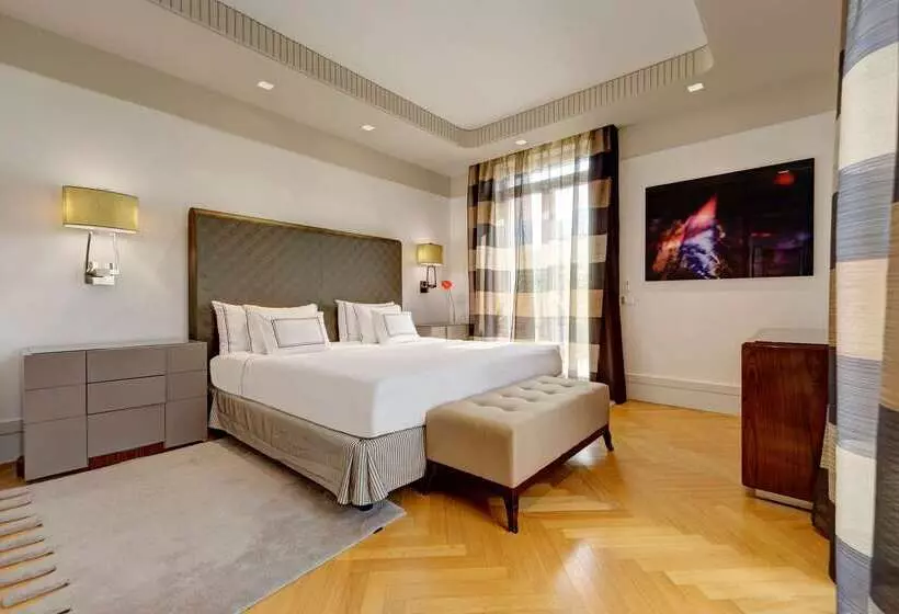 Отель Meliá Genova