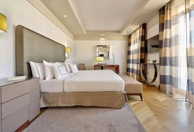 Отель Meliá Genova