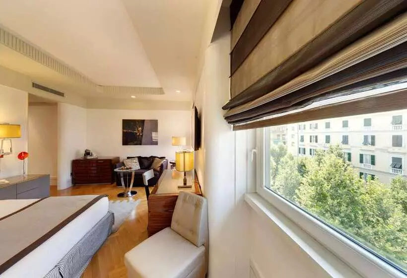 Отель Meliá Genova