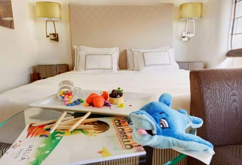 Отель Meliá Genova