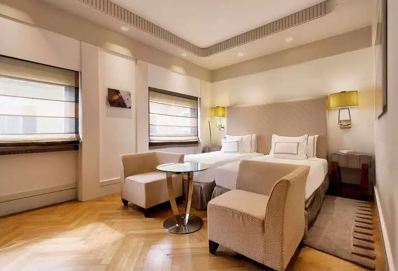 Отель Meliá Genova